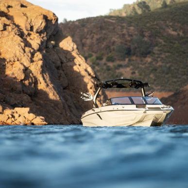 Lake Powell boat rental on a Centurion Fi 23, best surf boat