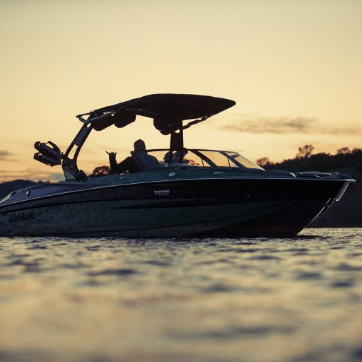 Lake Powell boat rentals specializing in Wakeboard boat rentals and surf boat rentals